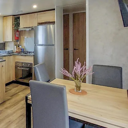 Pet Friendly Stacaravan In Saint-julien-en Born 3* Saint-Julien-en-Born
