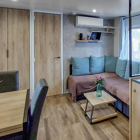Pet Friendly Stacaravan In Saint-julien-en Born Camping