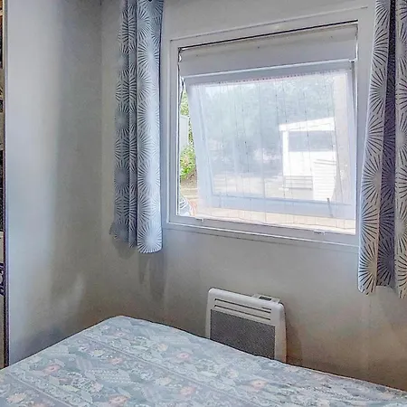 Pet Friendly Stacaravan In Saint-julien-en Born