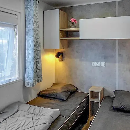 Pet Friendly Stacaravan In Saint-julien-en Born Camping