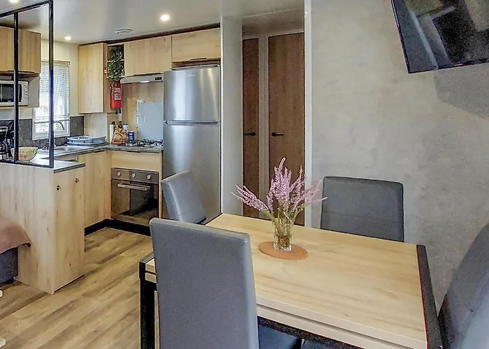 Cozy Stacaravan In Saint-julien-en Born 3* Saint-Julien-en-Born