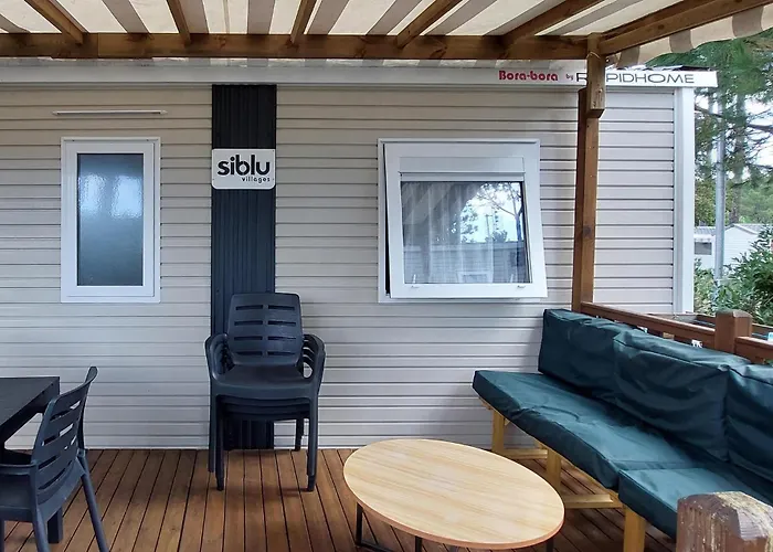 Cozy Stacaravan In Saint-julien-en Born Campsite 3*