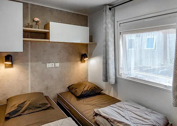 Campsite Cozy Stacaravan In Saint-julien-en Born 3*