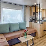 Pet Friendly Stacaravan In Saint-julien-en Born Kemping Saint-Julien-en-Born