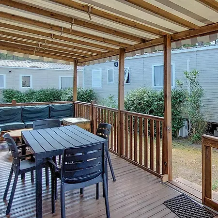 Pet Friendly Stacaravan In Saint-julien-en Born Kemping 3*